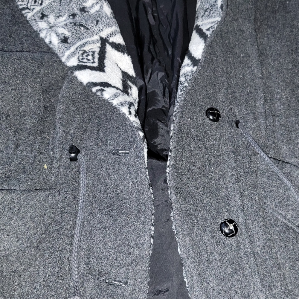 Sinched waist. Oversized hood. - Picture 9 of 14